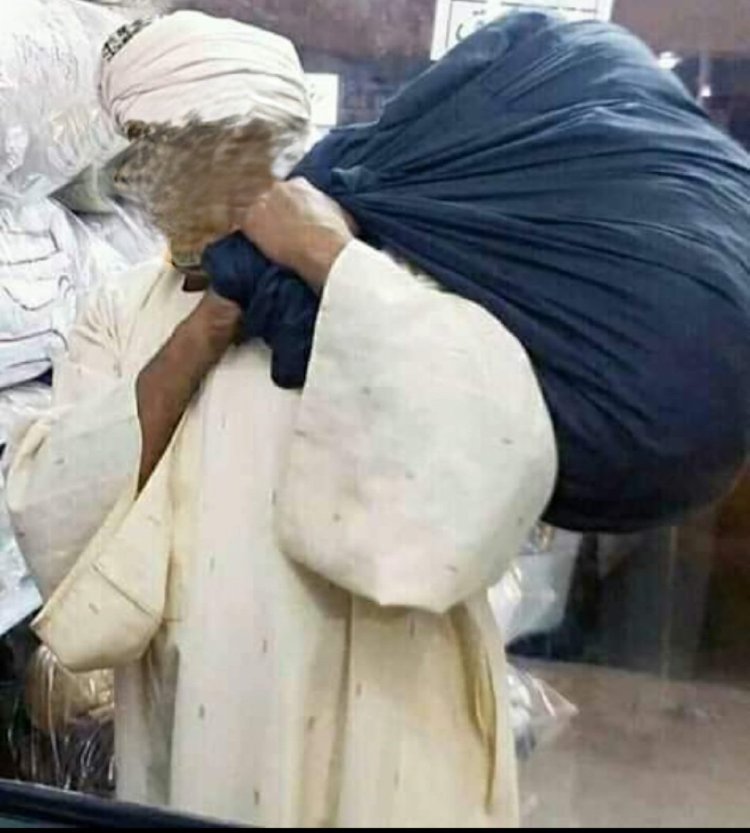 denggoc's tweet photo. جيت أرتاح هنا شوية....السودانيين طفوا النور حتى نور عيوني في الفيس 😥 https://t.co/2i3LUgA05p