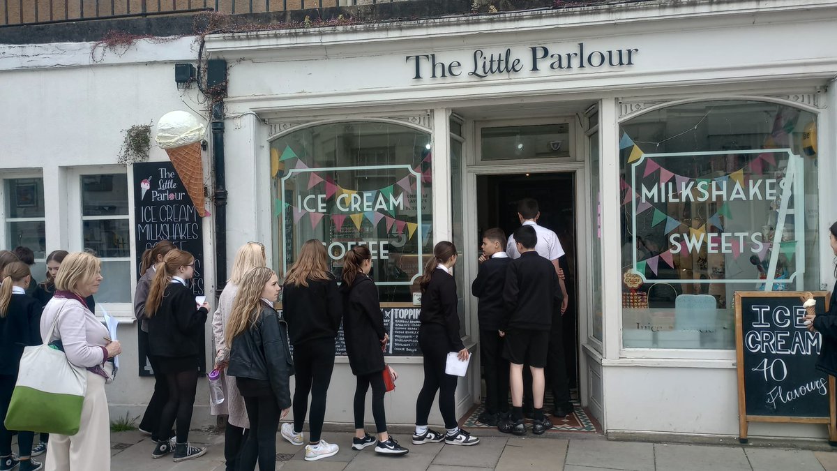 QHS Modern Languages tweet media