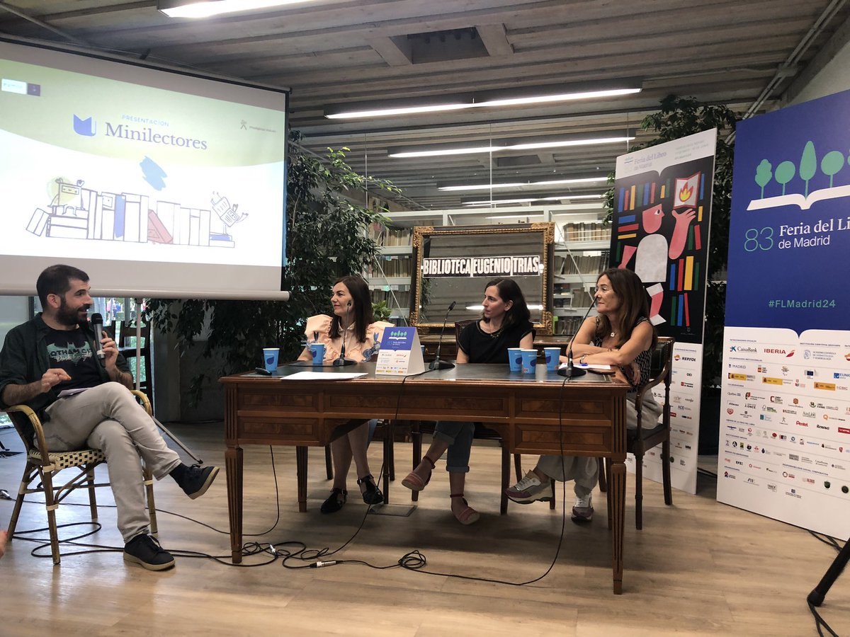 Alberto_Gayo's tweet photo. Hablar de lectura siempre es un placer. Y si la iniciativa va de fomentarla entre 0 y 16 años todavía mejor. Qué bien escuchar a @LediciaCostas , @rociocamposrz y @Tcorch 
El proyecto #Minilectores de @losdelvolcan en la @FLMadrid https://t.co/4IivK497L7