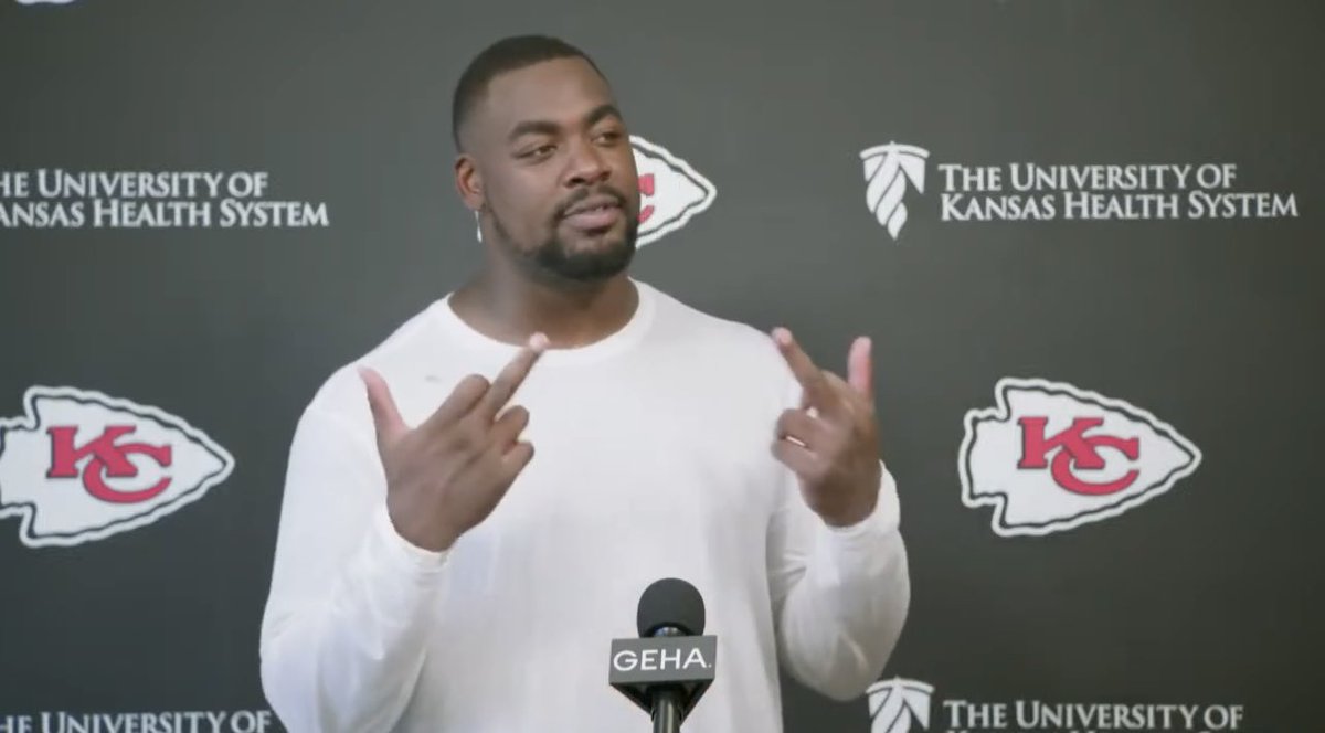 ItsJodiNewsome's tweet photo. “Double Birds” to anyone who thinks the Chiefs won’t 3 Peat 

Thank you @StoneColdJones. I will use this meme all the time lol https://t.co/wB8S4GMkbo