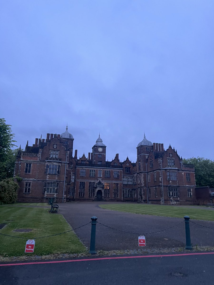 QHS Modern Languages tweet media