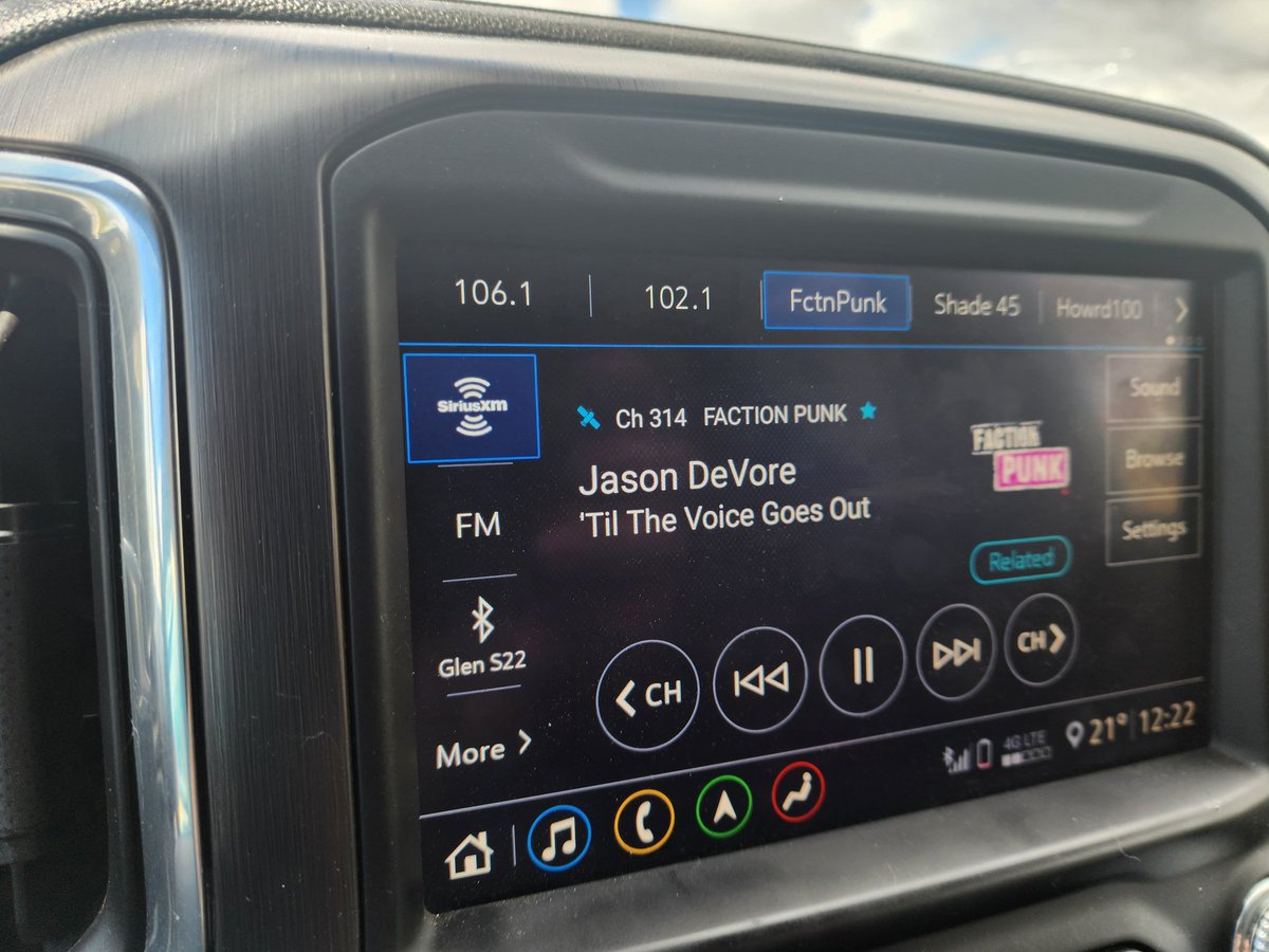 duker306's tweet photo. @Jason_DeVore amazing show at Black Cat Tavern in #Saskatoon #YXE last night @AuthorityZero. Great energy. Then randomly on @siriusxm faction punk today caught your solo music. Had no idea but the voice was instantly recognizable. https://t.co/RC1beQR3B3