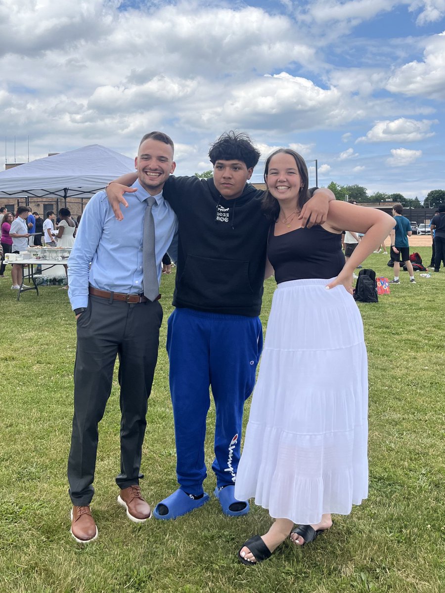 TeachyKeane's tweet photo. The first of many celebrations with a wonderful senior class!! I’m so proud of these kids (and so many more not pictured here). Looking forward to prom and graduation in the weeks to come! 🎓🤍🦅 #WeAreBethpage https://t.co/IFBcYH8qH6