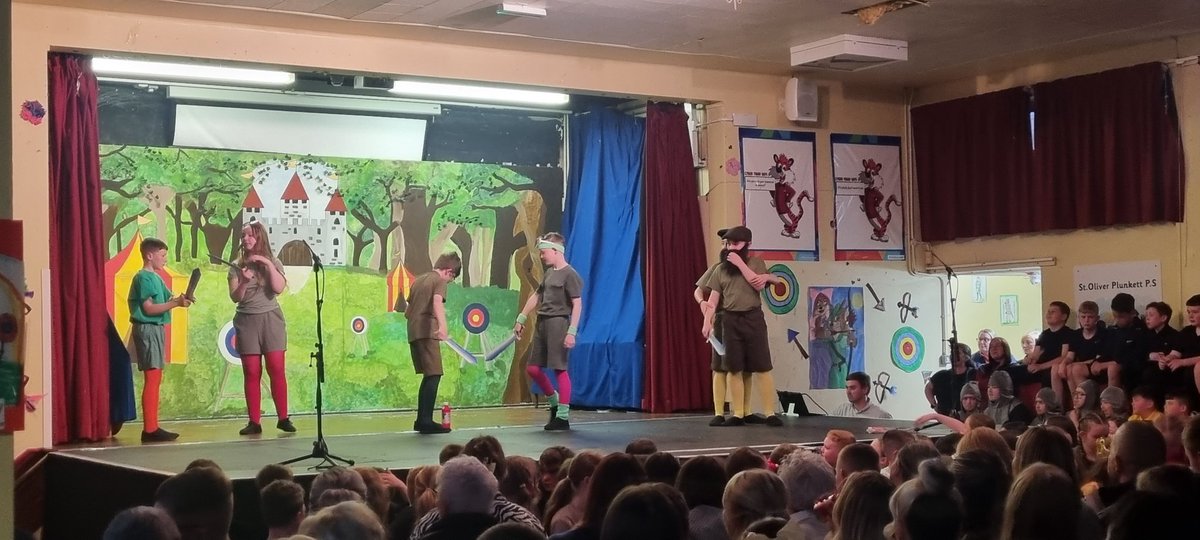 StOPPSBelfast's tweet photo. A huge congratulations to our Year 7 children on a successful first night of Robin And The Sherwood Hoodies 🥳🌟🏹 https://t.co/fgCzyMfxKg
