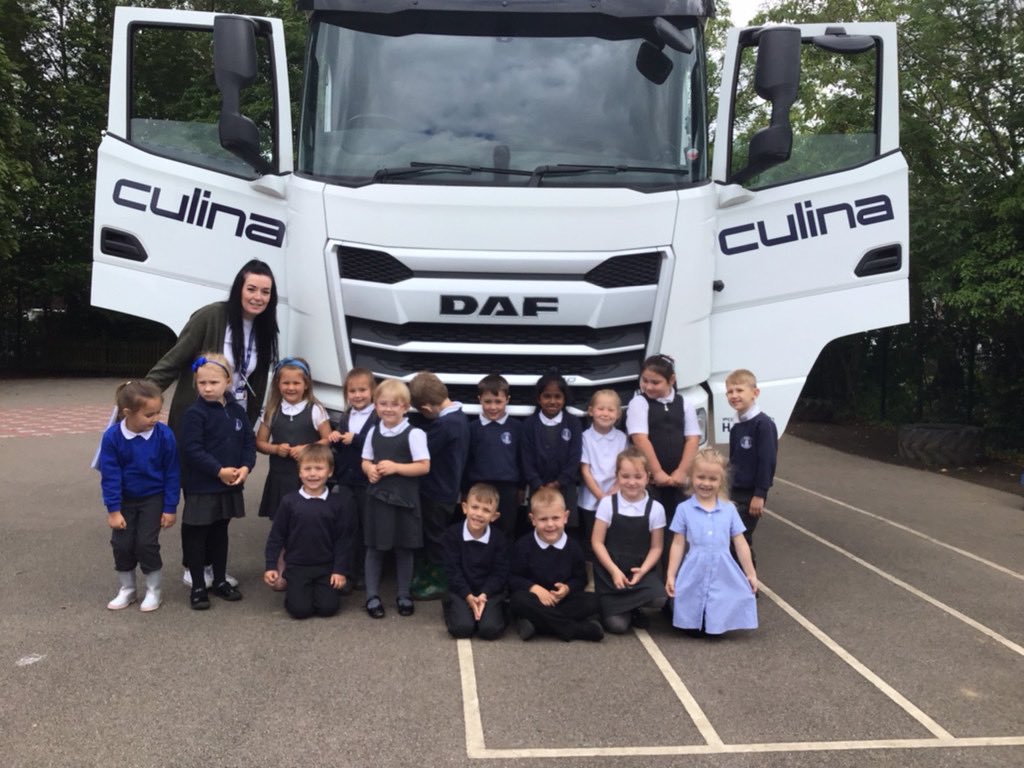 MrsThompsonEYFS's tweet photo. Another day another visitor @parkacademybost 
Today we had Chris from @fowlerwelch visit with his lorry, the children couldn’t believe just how big it was and loved learning about how important lorries are. A great introduction to our learning about Transport. 🚛 https://t.co/tcJyNy97XA