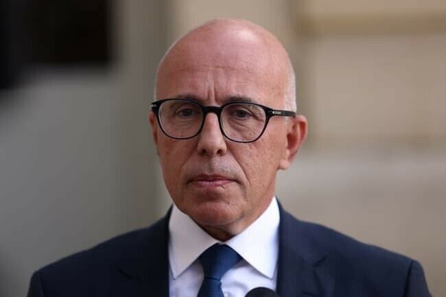 Realnews829984's tweet photo. 🔴🇫🇷 Éric Ciotti est interdit d’accéder au siège des Républicains.

#alerte #derniereminute #cioti #Républicain https://t.co/YvEV7ICGVv