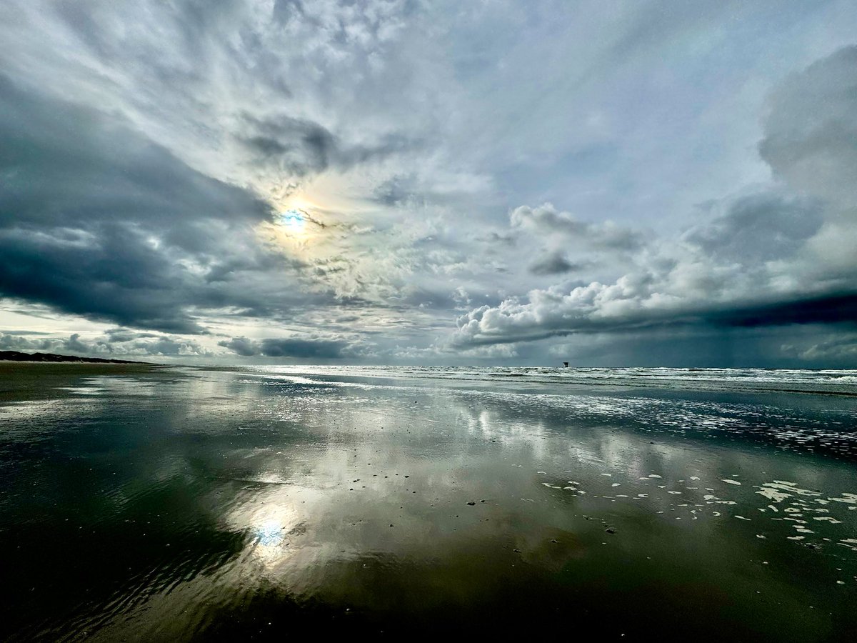 Er is geen einde en geen begin.

Alles herhaalt zich weer.