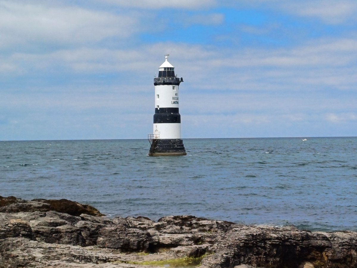 kendie's tweet photo. Penmon #Anglesey #penmonpoint https://t.co/t5MjBPv6LY