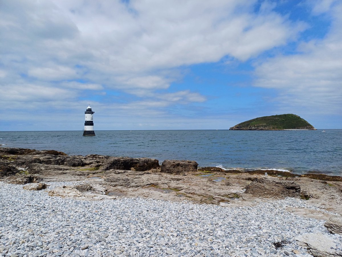 kendie's tweet photo. Penmon #Anglesey #penmonpoint https://t.co/t5MjBPv6LY