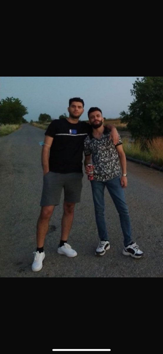 Bir şiir biliyorsun, ayakta bira içebilir,
Bir şiir nerden baksan şairini seçebilir. 
2021