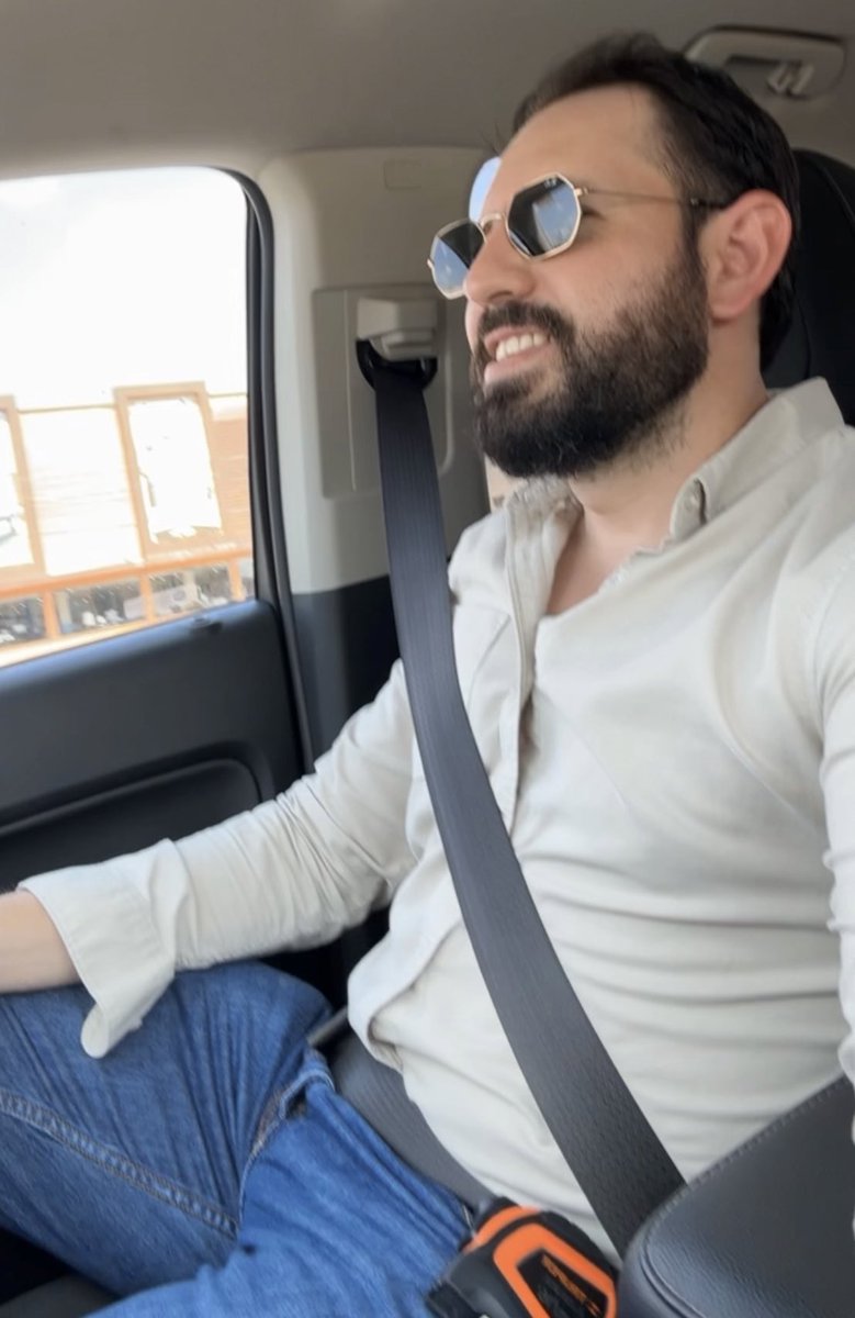 Prácticamente mi día de trabajo es andar todo el día en la calle de un lado a otro, comprando materiales, visitando obra y citando clientes. El suyo como es ??
