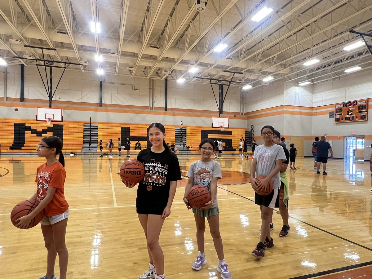 LadyT1gersbball's tweet photo. 🐅🏀 https://t.co/gEegdftpYi