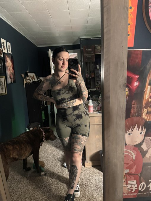 Heading to the gym. Y&rsquo;all need anything ? https://t.co/sPHxD2aYlu