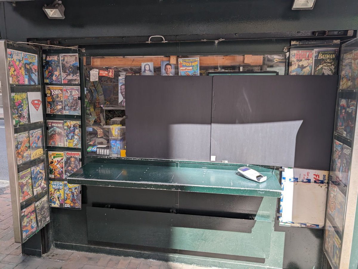 thacoolaking's tweet photo. Somewhere near 12th and Market in Philadelphia Pa. There’s a comic book news stand. And nothing could make me happier! https://t.co/K5gLUECvEo