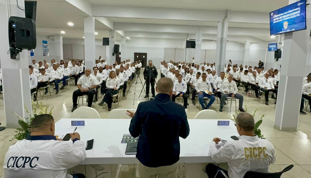 #12JUN || Desde las instalaciones de la <a href="/UNESUniversidad/">Universidad Nacional Experimental de la Seguridad</a>, el Vpdte. Sectorial AJ. <a href="/CeballosIchaso1/">@FuerzaDinamica Remigio Ceballos Ichaso</a> sostuvo el 2do. encuentro con los Directores Regionales y Estadales del #Cicpc, a fin de fortalecer la investigación penal y la criminalística en el país.

#CreemosEnNuestraGente