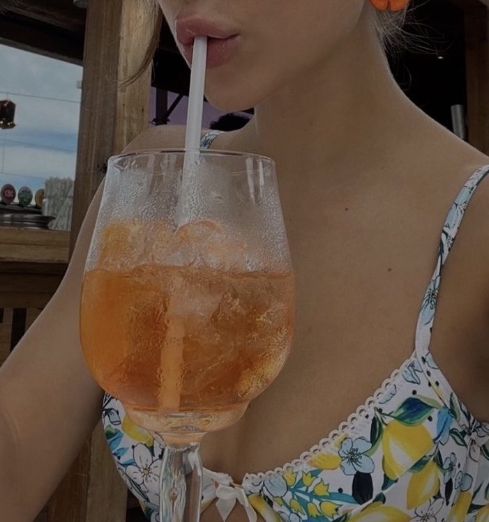 Zapomniałam, że umiem się teleportować także ten.. pozdrawiam z Włoch z aperolkiem :D