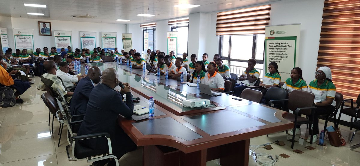 ARAA_CEDEAO's tweet photo. "Une journée passionnante à l'ARAA avec nos invités de l'École Supérieure des Affaires (ESA) du Togo ! Des échanges dynamiques sur l'Agriculture et l'Alimentation. Ensemble, cultivons un avenir durable. 🌱🌍 #ARAA @AffairesEcole #Éducation #Agriculture #Togo" https://t.co/b7Ka8j3UsS