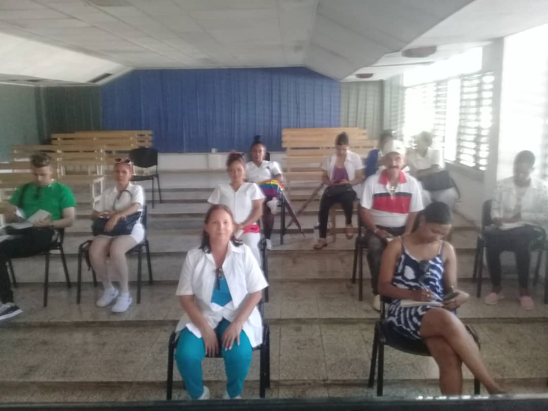 En la reunión de GBT 01, La dra. Mileidis Brizuela Cabrera Asesora de APS  hace énfasis en la entrega de la hoja de cargo diaria, cumplimiento de los indicadores,en  el proceso de dispenzarización así como  en la documentación establecida en los CMF.
#CubaPorLaVida
#SaludAmancio