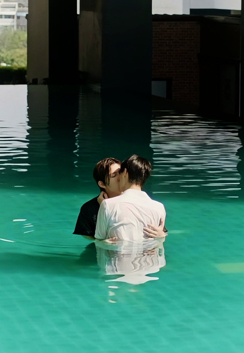 magentablabla's tweet photo. พูดก็พูดเถอะ จากใจเลย 🫶🏻
สำหรับเราแล้วยังไม่มี BL คู่ไหนที่เล่นฉาก Kiss Scene ได้สวยเท่าปอนด์ภูวินทร์เลย คือพอเป็นคู่นี้.. มันดีเสมอเลย ไม่มากไปไม่น้อยไป กำลังพอดี แบบที่ยังมีเสื้อบินวนอยู่ในท้อง และไม่รู้สึกอึดอัดจนเกินไป :)

PondPhuwin WeAre EP11

#WeAreSeriesEP11 https://t.co/L3U52JVEi3