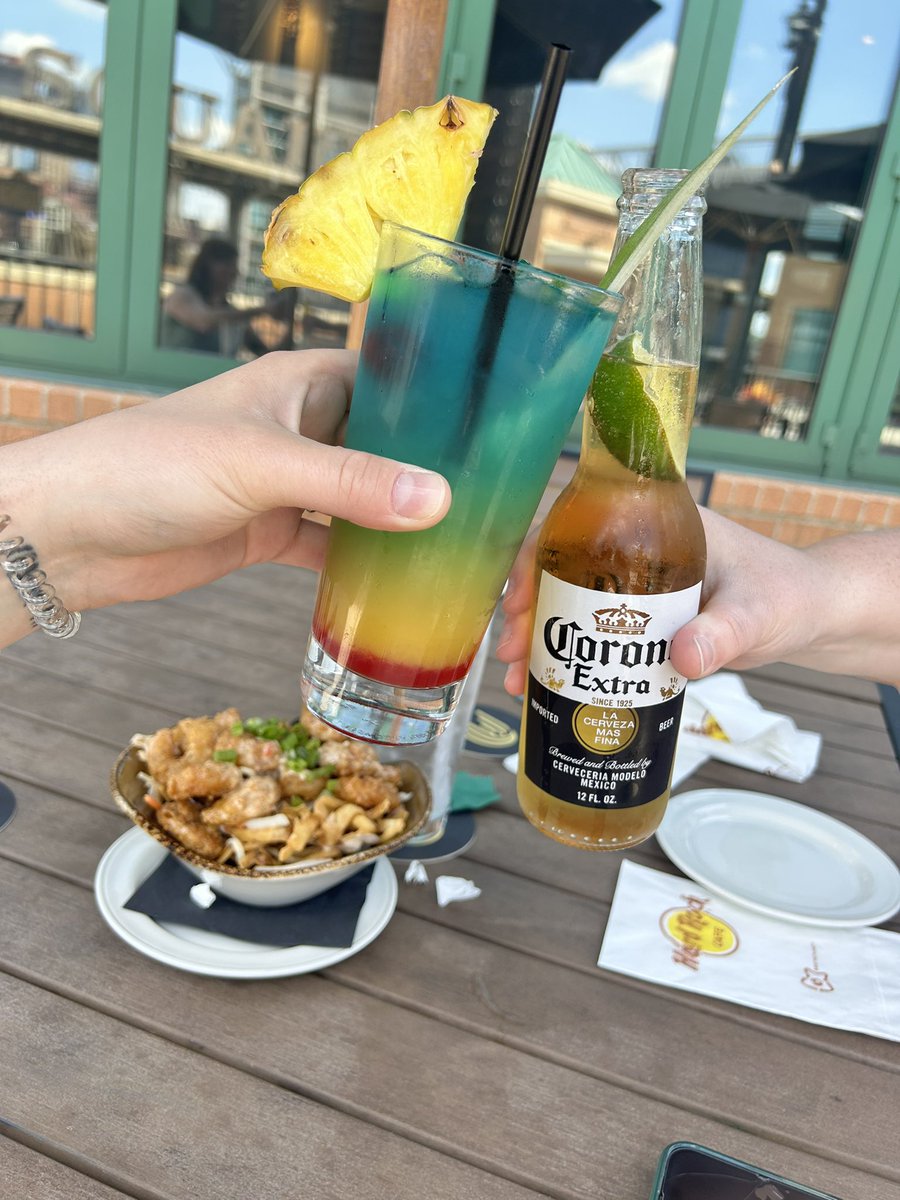 wtfdurko's tweet image. Weekday date day with my baby and pile of beer cheese 🤤