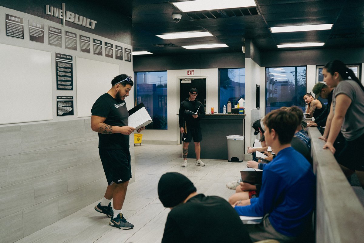 BUILTSPAcademy's tweet photo. Join our mission to help us RAISE THE STANDARD of Sport Performance in the Southwest Region! 💪 https://t.co/SqpbuBZWH5