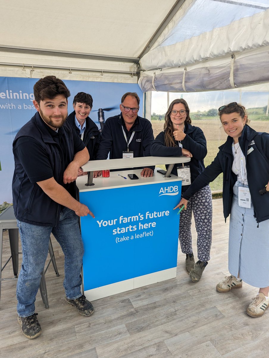 DrLauraJames's tweet image. 👋 Met faces old and new 🌞 Insightful conversations had 🐖 Bacon baps consumed 🏈 Rugby balls won 🛍️ tote bags secured🧢 Caps collected ☂️ umbrellas procured 🍥 Churros Chowed
Home from 2 brill days of #knowledgeExchange @CerealsEvent 🙌 Grateful for the @AHDB_Cereals team ❤️