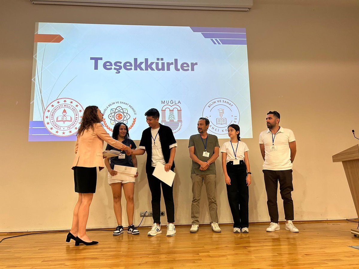 ÖRGM himayesinde düzenlenen Ulusal Bilim ve Sanat Öğrenci Kongresi’nde öğrencilerimiz Mustafa Batuhan ASLAN ve Fatma Zümra KUVVET 2 bildiri yayınlayarak projelerini başarıyla sunmuşlardır. Öğrencilerimizi ve danışmanları Bilişim Teknoloji öğretmenimiz Süha AKKUŞ’u tebrik ederiz.
