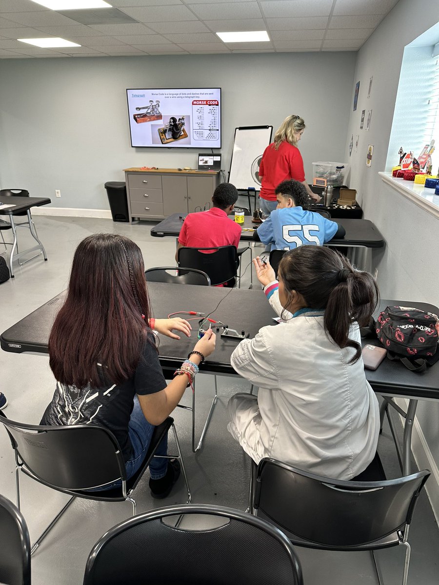 fierrotexas's tweet photo. Today, our @swschoolstx LEAD Academy students visited the Rosenberg Railroad Museum. They explored the crucial role of communication in the railroad industry and enjoyed building their own telegraphs to communicate using Morse Code. #imgoingsouthwest #leadacademy #empoweringEBs https://t.co/FVzR4vivWa