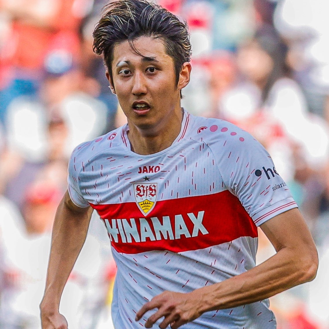 eurofootcom's tweet photo. 🚨🇯🇵 𝐁𝐑𝐄𝐀𝐊𝐈𝐍𝐆 | Bayern Munich have signed Hiroki Ito (25) from Stuttgart! €30m release clause triggered, reports @cfbayern. 🔴⚪️ https://t.co/DoUBUzfAKc