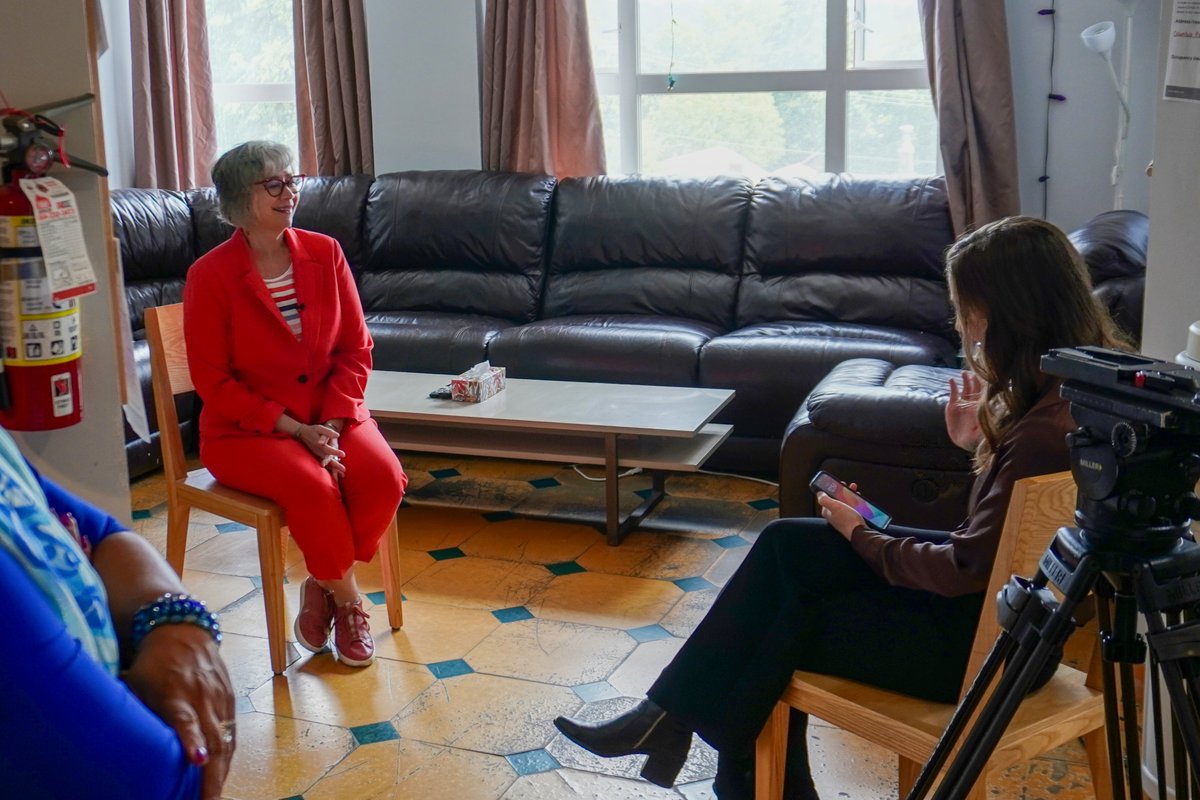 Yesterday we had the honour of hosting Minister <a href="/JM_Whiteside/">Jennifer Whiteside 🇨🇦</a> for a tour of our Blue Building and a sit-down with Global News to discuss the recent increase in funding for treatment and recovery beds throughout the province.

Watch the full interview: bit.ly/3Vond0s