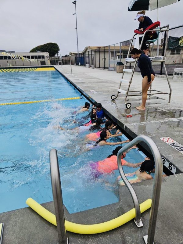 RMontielPamela's tweet image. Pool safety continues for students during SBUSD’s Summer Intersession Program. Thank you to the Mar Vista Pool Instructors, and our SBUSD Teacher Pool Supervisors! What an amazing experience for our students. @Supt_SBUSD @SBUSD_NEWS @SBUSD_EL #poolsafety