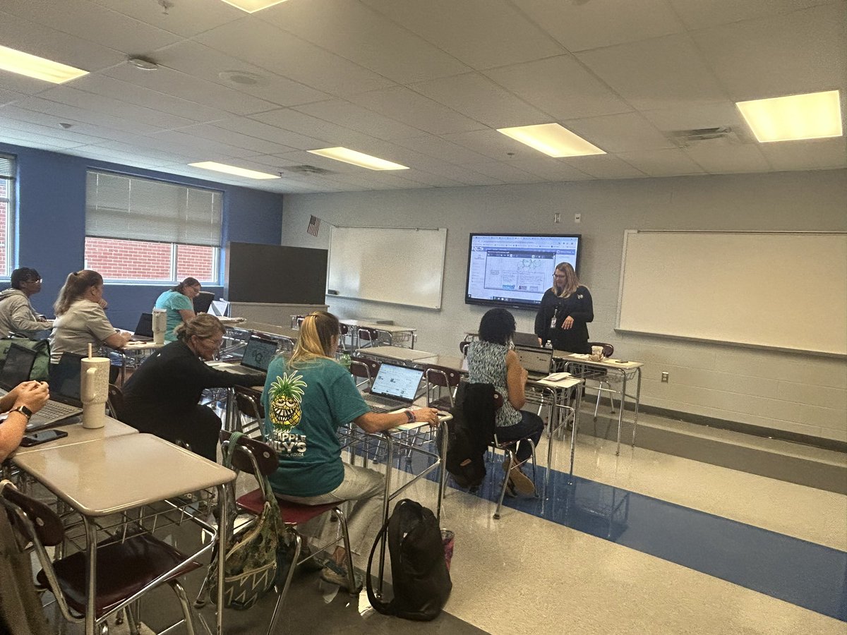 CherriTechie's tweet photo. Thank you to our amazing TechEd teacher leaders and our district specialists for sharing your expertise integrating technology into the classroom! #TechEdConnect2024 #rucoschools https://t.co/0ysgcc3ssZ