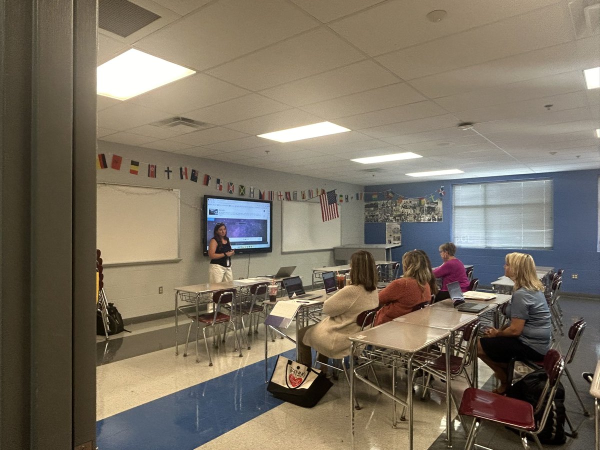 CherriTechie's tweet photo. Thank you to our amazing TechEd teacher leaders and our district specialists for sharing your expertise integrating technology into the classroom! #TechEdConnect2024 #rucoschools https://t.co/0ysgcc3ssZ