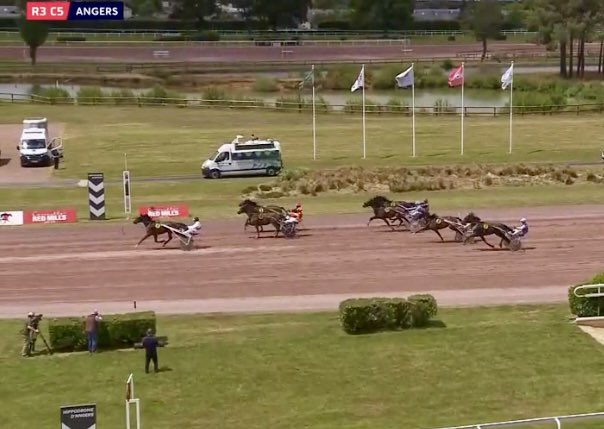 ⭐️PARIS HAUFOR⭐️

Quatrième victoire de rang pour 🥇 Jizou d’Etang cet après-midi à Angers !

👏🏼 Ch.Bigeon / FL.Adam / D.Thomain
