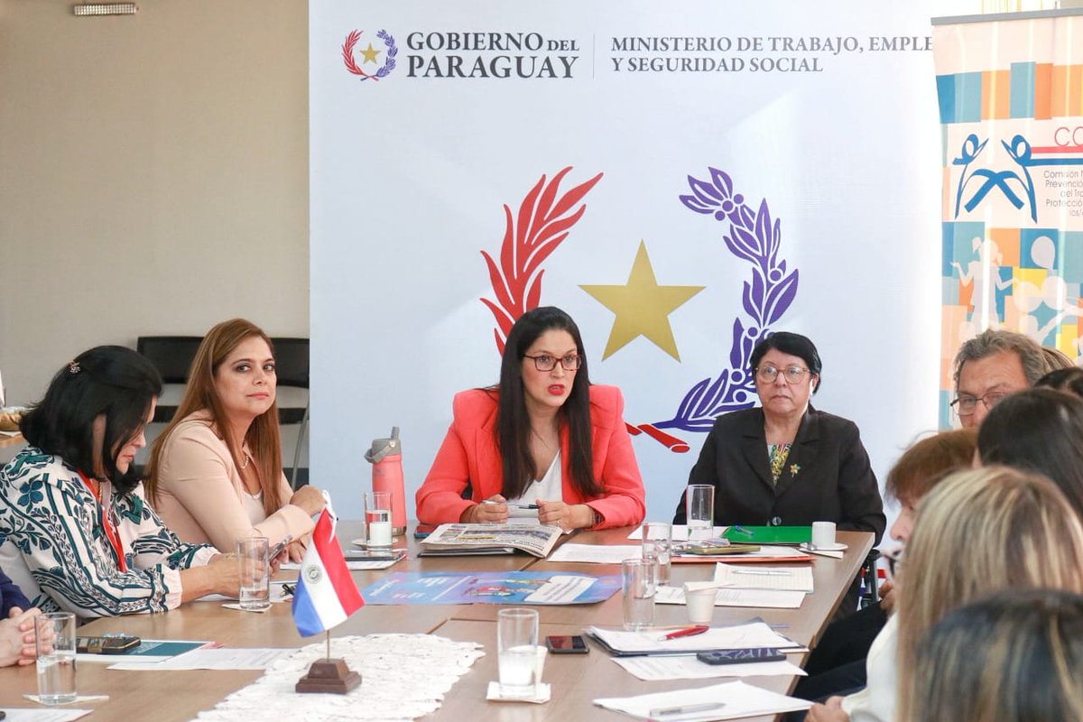 MTESS_PY's tweet photo. En el marco del Día Mundial contra el #TrabajoInfantil, la Comisión Nacional para la Prevención y Erradicación del Trabajo Infantil #CONAETI, anunció la  #reactivación de la Comisión Departamental de Erradicación del Trabajo Infantil #CODETI  del departamento de Boquerón. También se presentó una propuesta metodológica para el monitoreo y evaluación de la Estrategia Nacional de Prevención y Erradicación del Trabajo Infantil y Protección del Trabajo Adolescente en Paraguay 2019-2024.

Como Ministerio de Trabajo y coordinador de la #CONAETI reafirmamos nuestro #compromiso de luchar contra el trabajo infantil. Esta comisión tripartita, que incluye representantes de instituciones públicas, sectores empleadores y trabajadores, y organizaciones no gubernamentales, trabaja incansablemente para eliminar este flagelo.

 #DerechosDeLosNiños 
#ParaguaySinTrabajoInfantil