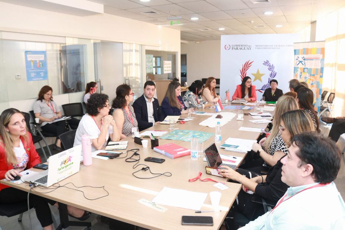 MTESS_PY's tweet photo. En el marco del Día Mundial contra el #TrabajoInfantil, la Comisión Nacional para la Prevención y Erradicación del Trabajo Infantil #CONAETI, anunció la  #reactivación de la Comisión Departamental de Erradicación del Trabajo Infantil #CODETI  del departamento de Boquerón. También se presentó una propuesta metodológica para el monitoreo y evaluación de la Estrategia Nacional de Prevención y Erradicación del Trabajo Infantil y Protección del Trabajo Adolescente en Paraguay 2019-2024.

Como Ministerio de Trabajo y coordinador de la #CONAETI reafirmamos nuestro #compromiso de luchar contra el trabajo infantil. Esta comisión tripartita, que incluye representantes de instituciones públicas, sectores empleadores y trabajadores, y organizaciones no gubernamentales, trabaja incansablemente para eliminar este flagelo.

 #DerechosDeLosNiños 
#ParaguaySinTrabajoInfantil