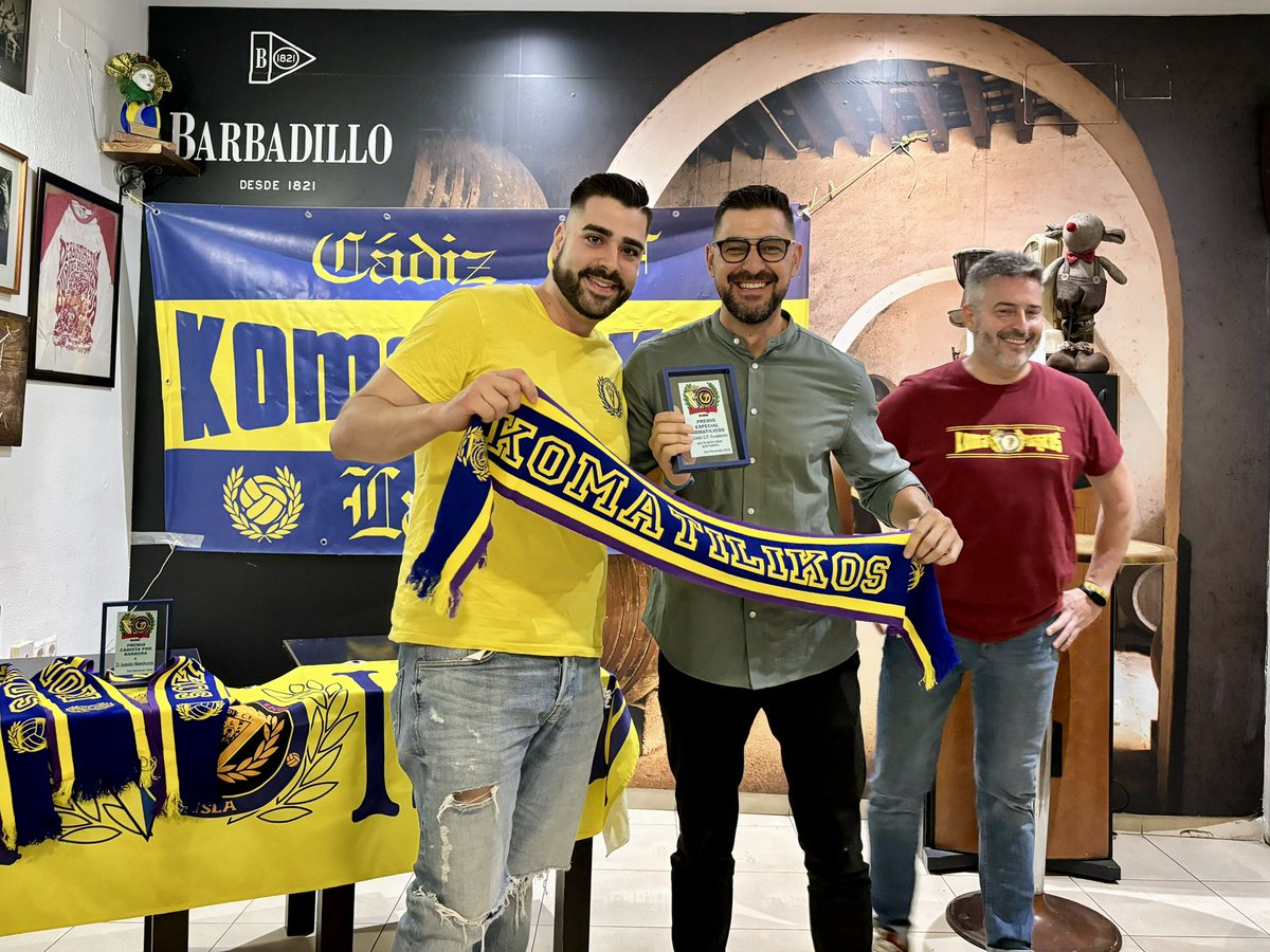💛🏆 Juanito Marchante, Lolo Bocardo y Cádiz CF Fundación, galardonados por la Peña <a href="/KOMATILIKOS/">KOMATILIKOS CCF</a>