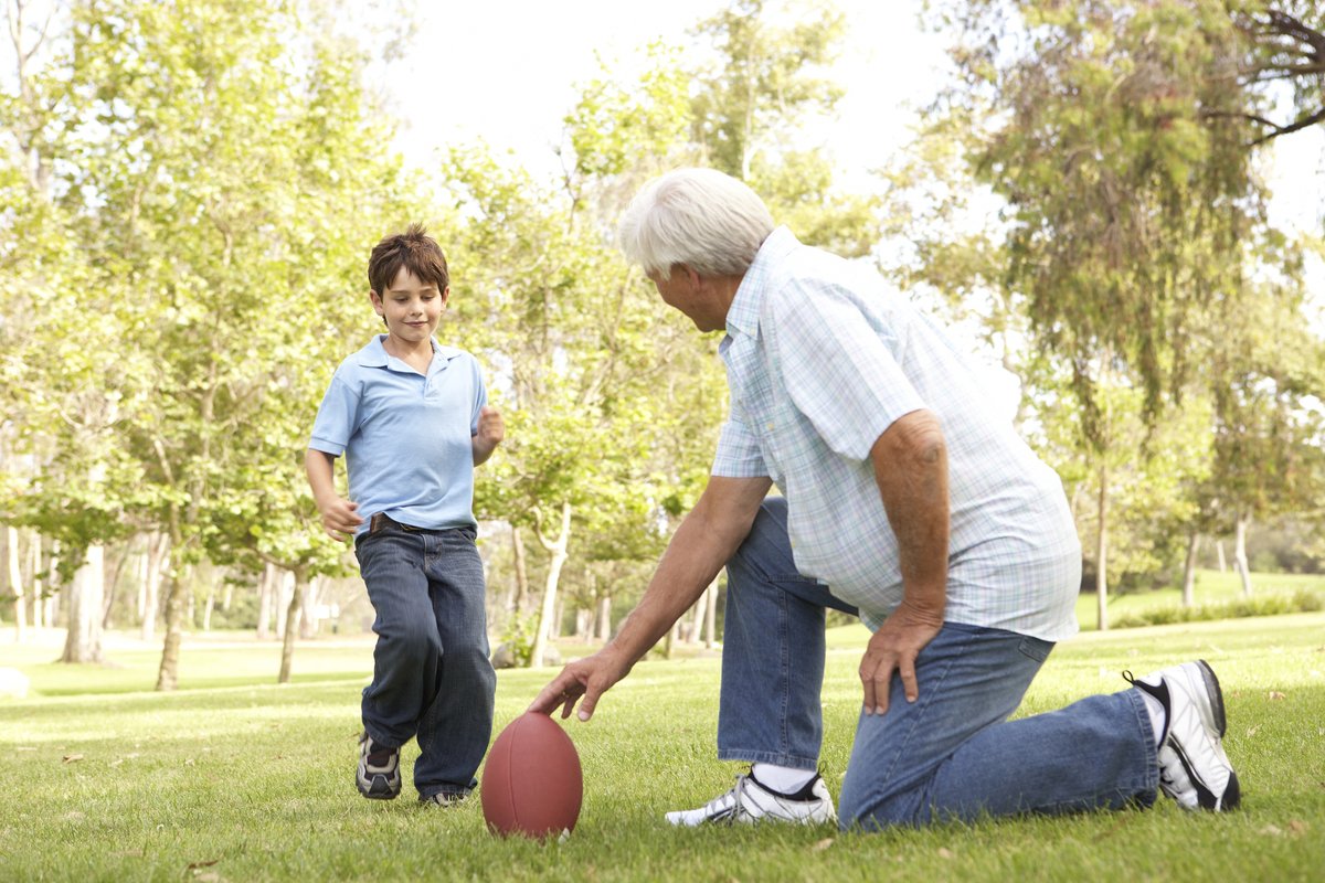SunHealthFL's tweet photo. June is Alzheimer’s and Brain Awareness Month. You can reduce your risk of Alzheimer’s by making healthy lifestyle choices such as maintaining a healthy weight, being physically active, avoiding excessive drinking, and getting enough sleep. #BrainAwarenessMonth #Alzheimers https://t.co/rI69z53Ajk