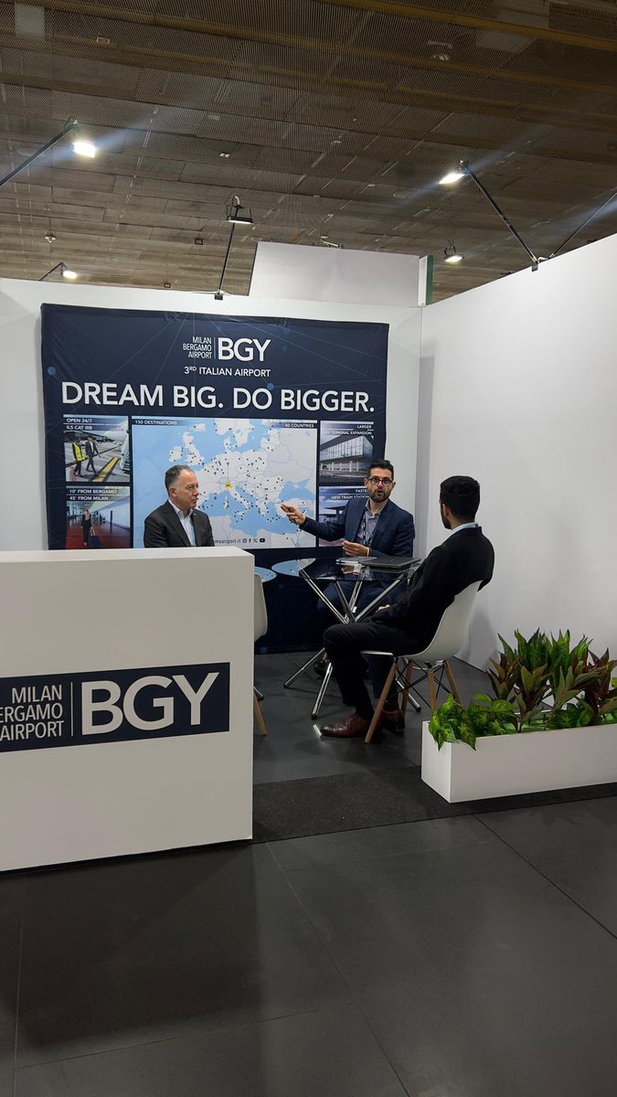 AerocivilCol's tweet photo. Agradecemos a @IATA por escoger a Bogotá como sede del gran evento #SlotConference, una oportunidad para enlazar a delegados, aeropuertos, aerolíneas, patrocinadores y expositores.
¡Colombia es líder en industria aérea y siempre serán bienvenidos! ✈️🇨🇴 https://t.co/ltnSrjeJTC