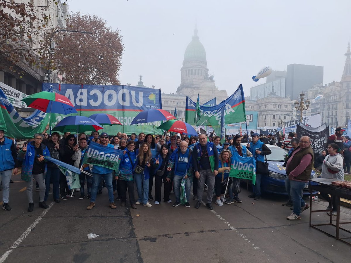 udocbacentral's tweet photo. 🔴NO A LA LEY BASES

#UDOCBAPresente en la Plaza de los Dos Congresos para RECHAZAR la ley.
Hoy, más que nunca, defendemos nuestra soberanía, recursos y derechos.
#LaPatriaNoSeVende https://t.co/uiXp2in7If
