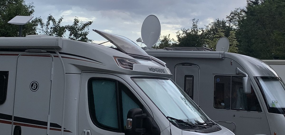 _garfield_'s tweet image. By checking the antennas:
Which motorhome does most likely accomodate a #Bitcoin Fullnode?
#runyourownnode