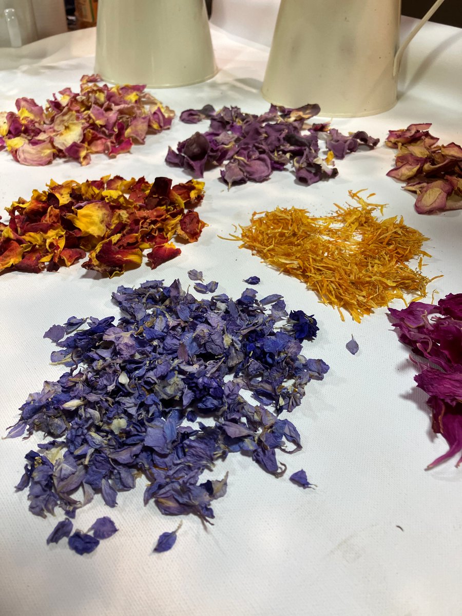 FlowerPodReach's tweet photo. Wedding Season is here!!

Why not add some beautiful natural confetti to your day.

If you would like to order please contact the Flower Pod Southwell Team: 01636 918271

#wedding #weddingday #weddingideas #bigday #specialday #gettingmarried #confetti https://t.co/L2fEehwVH3