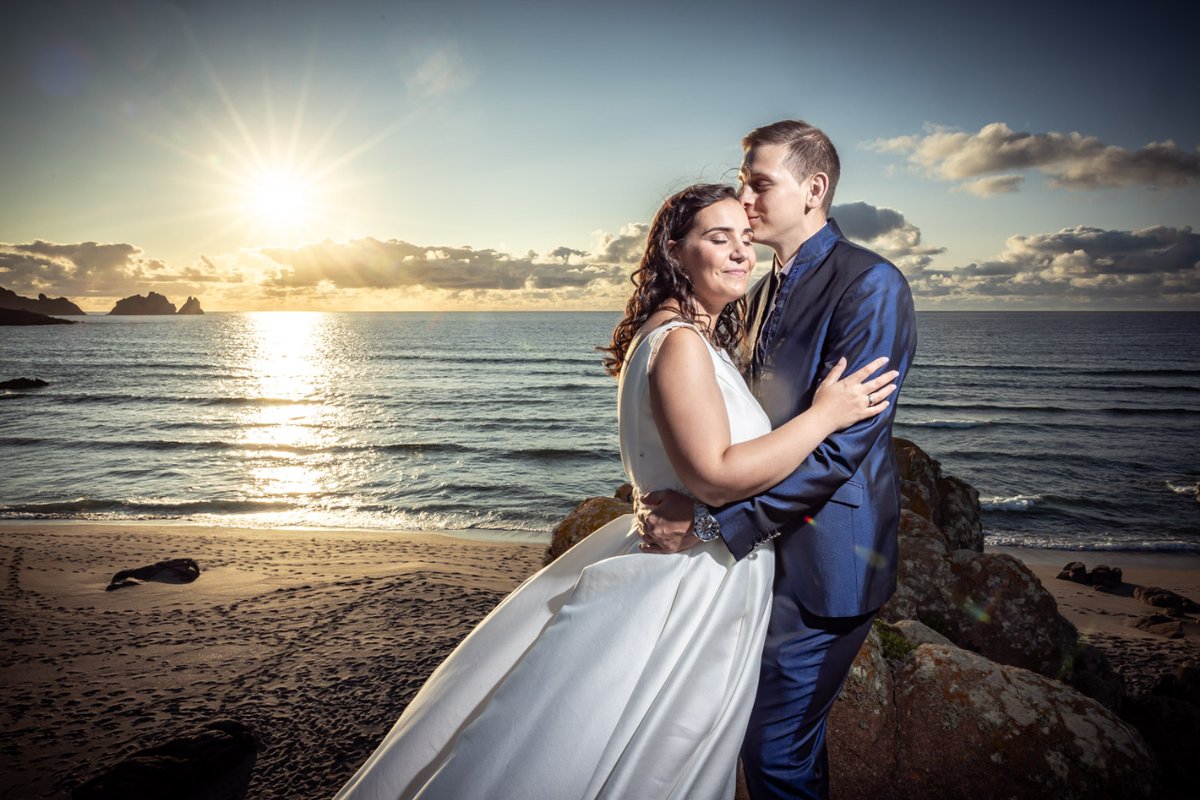 DiegoAlonsoFoto's tweet image. Continuamos compartiendo la encantadora #postboda de Bea y Juanjo. 🌊❤️ 

#Bodas2024 #PostbodaEnReira #FotografíaDeBodas #bodasgalicia #bodascostadamorte #postbodasgalicia #fotografodebodasgalicia

¿Sueñas con una sesión así? Escríbenos por WhatsApp al 698 12 68 95.