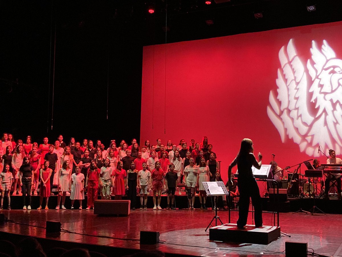 Félicitations aux choristes (élèves et enseignants) et aux professeurs d’éducation musicale et chant choral pour le spectacle « Coups de cœur »
#APEM 79
<a href="/acpoitiers/">Académie de Poitiers</a> <a href="/DSDEN79/">DSDEN Deux-Sèvres</a> 
<a href="/s_chabeaudie/">Chabeaudie Sandrine</a>