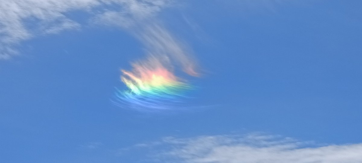 terratremol66's tweet photo. Avui 12/06/2024, a les 12:50 - 12:55 CET entre el Far de Torredembarra i la platja d'Altafulla, fenòmen atmosfèric: #Cloudiridescence - #irisation - #cyclotram - #rainbowcloud
@CatalunyaMet @MeteoMauri
@meteocat @MeteoBarrufet
@WMO https://t.co/IaK9CrqNS8