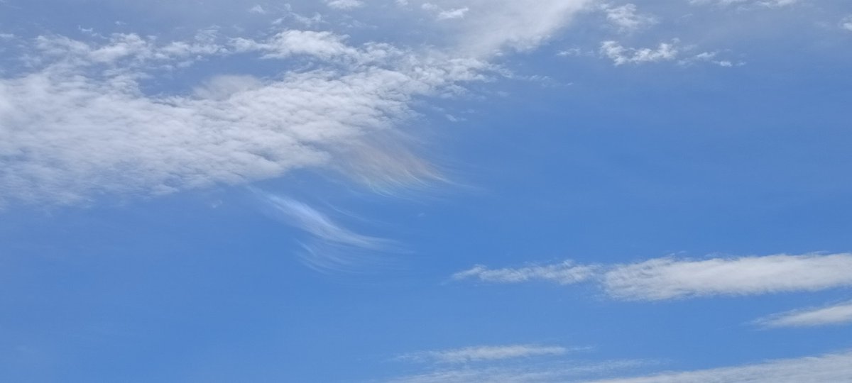 terratremol66's tweet photo. Avui 12/06/2024, a les 12:50 - 12:55 CET entre el Far de Torredembarra i la platja d'Altafulla, fenòmen atmosfèric: #Cloudiridescence - #irisation - #cyclotram - #rainbowcloud
@CatalunyaMet @MeteoMauri
@meteocat @MeteoBarrufet
@WMO https://t.co/IaK9CrqNS8