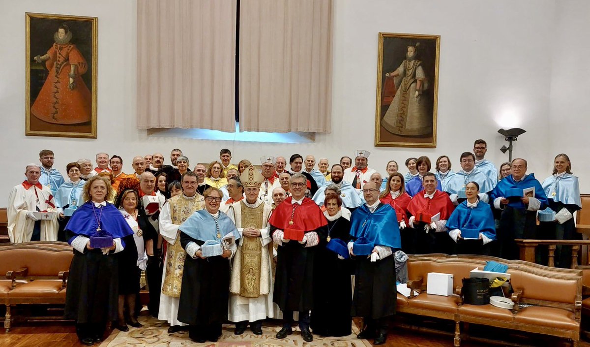 Resulta fundamental respetar las tradiciones de nuestra Universidad . El domingo pasado pude asistir a la Fiesta Sacramental, Infraoctava del Corpus Christi, en la Capilla de la Universidad . Una experiencia muy recomendable.