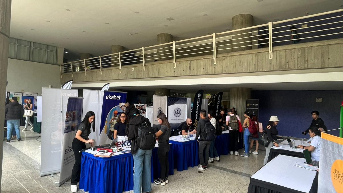 enlaucab's tweet photo. ¡Así se vive el primer día de la Feria de Empleo y Pasantías #UCAB!

4⃣2⃣organizaciones de destacada trayectoria en el mercado han mostrado sus oportunidades laborales a estudiantes, egresados y público general.

¡Continúa mañana #13jun!🔰
📍PB Cincuentenario - Fashion Boulevar https://t.co/glV5w2RBUO