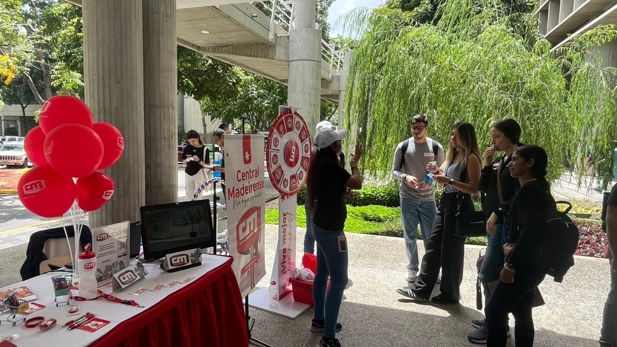 enlaucab's tweet photo. ¡Así se vive el primer día de la Feria de Empleo y Pasantías #UCAB!

4⃣2⃣organizaciones de destacada trayectoria en el mercado han mostrado sus oportunidades laborales a estudiantes, egresados y público general.

¡Continúa mañana #13jun!🔰
📍PB Cincuentenario - Fashion Boulevar https://t.co/glV5w2RBUO