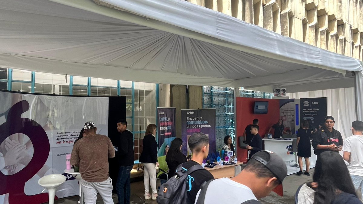 enlaucab's tweet photo. ¡Así se vive el primer día de la Feria de Empleo y Pasantías #UCAB!

4⃣2⃣organizaciones de destacada trayectoria en el mercado han mostrado sus oportunidades laborales a estudiantes, egresados y público general.

¡Continúa mañana #13jun!🔰
📍PB Cincuentenario - Fashion Boulevar https://t.co/glV5w2RBUO